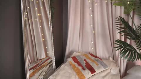 Frances  Next streams Thu Fri Sat 8am -  4pm GMT3 online show from November 2025 06:12:02 AM