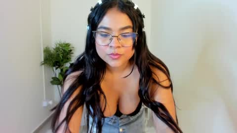 Snapshot of mindy_claker chatting on May 2026 01:52:01 PM Mindy online show from May 2026 01:52:01 PM