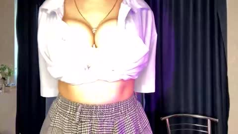 Luna Moon online show from November 2025 01:21:02 PM