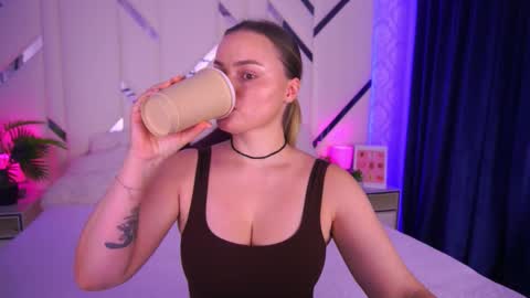 minifox_ online show from November 2025 08:03:02 AM