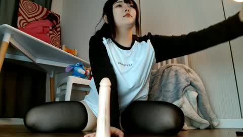 Minji online show from April 2026 12:57:01 PM