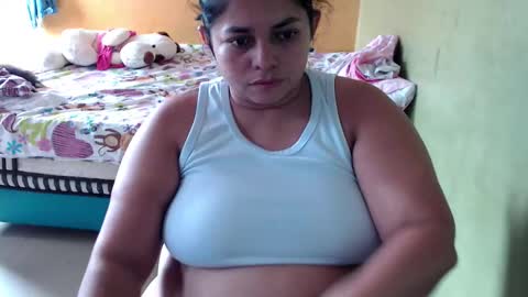 Andrea online show from December 2025 01:53:01 PM
