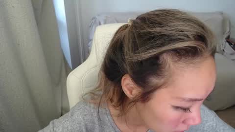 mira_g online show from September 2025 12:28:02 PM