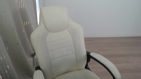 mira_g online show from October 2025 01:09:01 PM