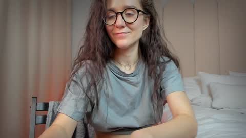 Snapshot of mira_kraviz chatting on February 2025 11:21:02 PM Mira online show from February 2025 11:21:02 PM