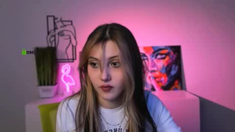 mira_lyn online show from November 2025 07:05:02 PM