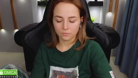 Snapshot of mira_mermayd chatting on January 2025 07:32:01 AM Mira online show from January 2025 07:32:01 AM