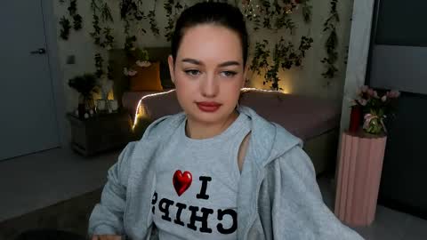 Emma online show from May 2026 07:10:02 PM