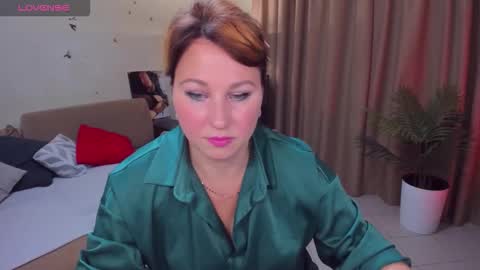 MirandaDyson online show from September 2025 10:15:01 AM