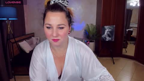 MirandaDyson online show from September 2025 11:01:01 AM