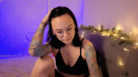 MiraSkyy online show from May 2026 04:37:02 PM