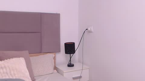 Snapshot of miryamines chatting on December 2024 02:52:01 PM MiryamInes online show from December 2024 02:52:01 PM