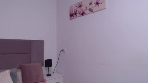 Snapshot of miryamines chatting on February 2025 05:36:01 PM MiryamInes online show from February 2025 05:36:01 PM