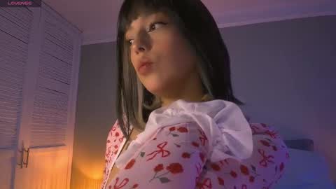 Snapshot of mis_elizabeth chatting on November 2025 04:01:02 AM Eliza online show from November 2025 04:01:02 AM