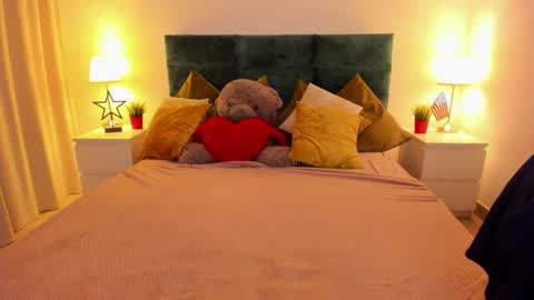 mishapallmer online show from October 2025 06:56:01 AM