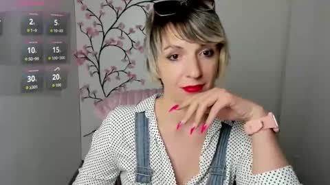 Snapshot of mishelle_blondie chatting on April 2026 03:11:01 AM Mishelle online show from April 2026 03:11:01 AM