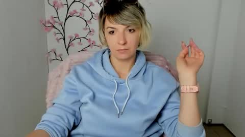 Snapshot of mishelle_blondie chatting on May 2026 04:59:01 PM Mishelle online show from May 2026 04:59:01 PM