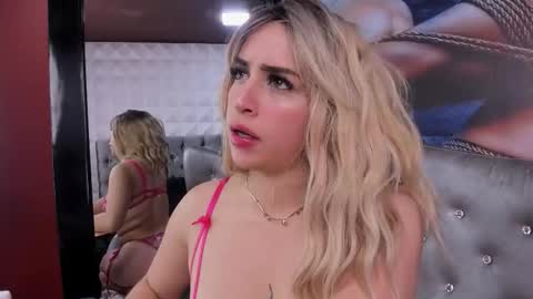 Snapshot of miss__daphne chatting on November 2025 03:12:02 PM Daphne online show from November 2025 03:12:02 PM