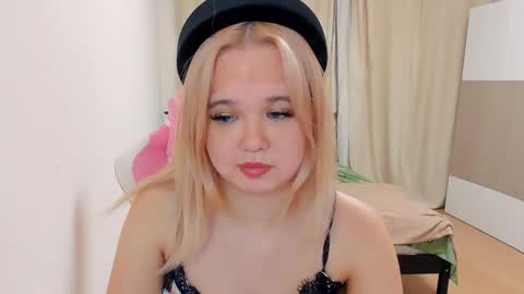 Snapshot of miss__selena chatting on December 2024 01:07:01 AM miss__selena online show from December 2024 01:07:01 AM