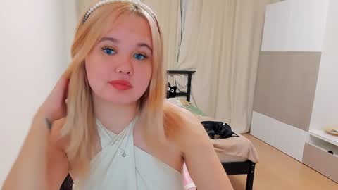 Snapshot of miss__selena chatting on December 2024 12:07:02 AM miss__selena online show from December 2024 12:07:02 AM