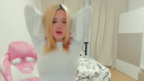 Snapshot of miss__selena chatting on January 2025 10:44:02 PM miss__selena online show from January 2025 10:44:02 PM