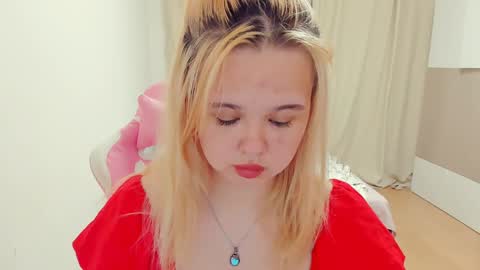 Snapshot of miss__selena chatting on January 2025 04:24:01 PM miss__selena online show from January 2025 04:24:01 PM