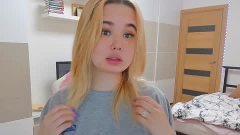 Snapshot of miss__selena chatting on February 2025 07:07:01 PM miss__selena online show from February 2025 07:07:01 PM