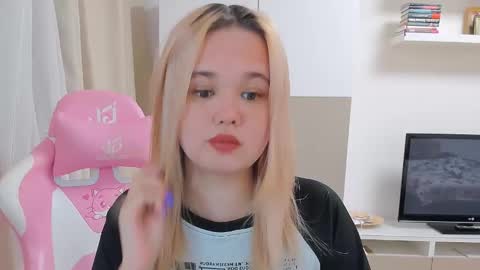 Snapshot of miss__selena chatting on February 2025 05:21:01 PM miss__selena online show from February 2025 05:21:01 PM