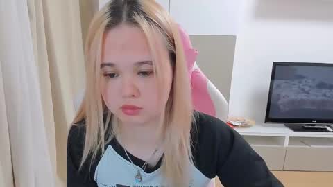 Snapshot of miss__selena chatting on February 2025 08:25:01 PM miss__selena online show from February 2025 08:25:01 PM