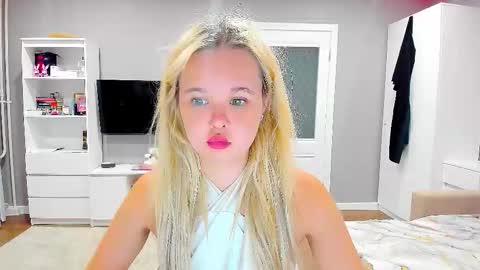 Snapshot of miss__selena chatting on September 2025 05:46:02 PM miss__selena online show from September 2025 05:46:02 PM