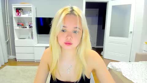 Snapshot of miss__selena chatting on November 2025 09:14:02 PM miss__selena online show from November 2025 09:14:02 PM