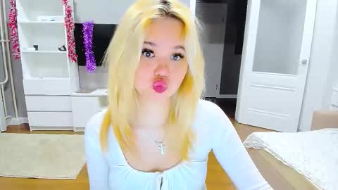 Snapshot of miss__selena chatting on December 2025 09:08:02 PM miss__selena online show from December 2025 09:08:02 PM