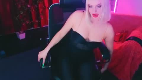 miss_alice_silver online show from June 2026 07:02:02 PM