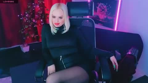 miss_alice_silver online show from June 2026 05:32:01 PM