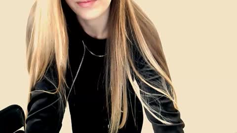 Snapshot of miss_angelina_ chatting on September 2025 06:05:02 AM Angelina online show from September 2025 06:05:02 AM