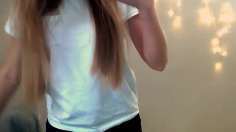 Snapshot of miss_angelina_ chatting on November 2025 07:10:01 AM Angelina online show from November 2025 07:10:01 AM