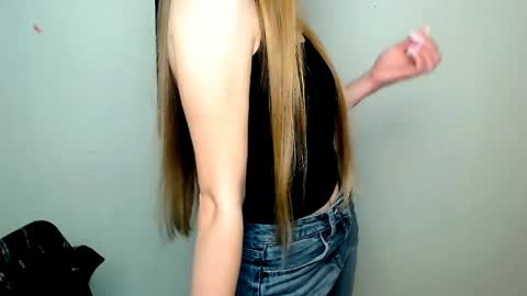 Angelina online show from May 2026 06:08:01 AM