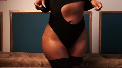 Snapshot of miss_brunette_ chatting on January 2025 12:24:01 AM lucy 3 online show from January 2025 12:24:01 AM