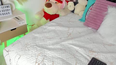 Snapshot of miss_brunette_ chatting on January 2025 04:08:01 AM lucy 3 online show from January 2025 04:08:01 AM