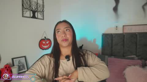 Snapshot of miss_brunette_ chatting on October 2025 07:34:01 PM lucy 3 online show from October 2025 07:34:01 PM