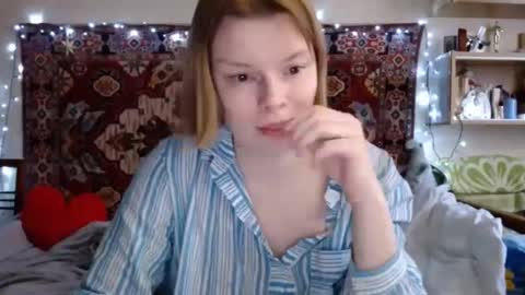 Elis online show from February 2025 12:06:02 PM