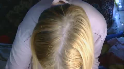 Elis online show from November 2025 07:02:02 PM