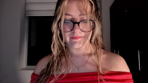 Snapshot of miss_ema1 chatting on December 2024 11:33:02 PM Ema online show from December 2024 11:33:02 PM