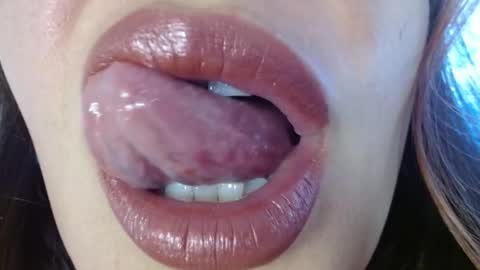 Miss Evoleth online show from October 2025 08:19:02 PM