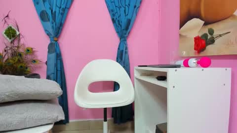 Snapshot of miss_flora chatting on December 2024 01:48:02 AM Monica Patricia online show from December 2024 01:48:02 AM