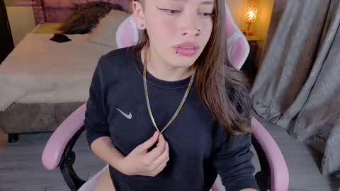 miss_foxxy_ online show from September 2025 04:38:02 AM