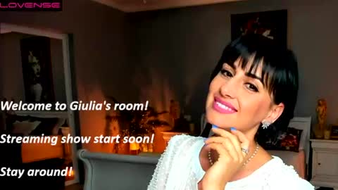 Miss Giulia online show from July 2026 01:03:01 PM