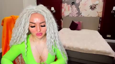 Snapshot of miss_kiten chatting on September 2025 07:03:02 PM miss_kiten online show from September 2025 07:03:02 PM