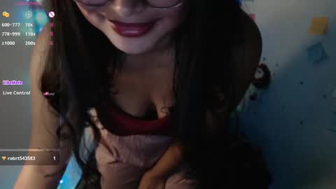 ly independent model online show from December 2025 08:17:01 PM