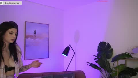 Snapshot of miss_meii chatting on November 2025 09:57:01 PM Alejandra online show from November 2025 09:57:01 PM